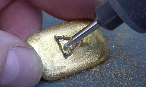 黄金市场深度解析：避险需求激增下的价格突破与投资策略